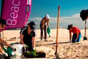 Volunteer group cleans up the beach